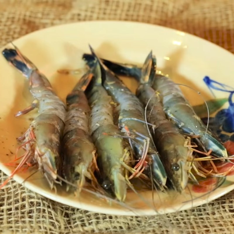 Step 1 Prepare and marinate shrimp Fried golden shrimp