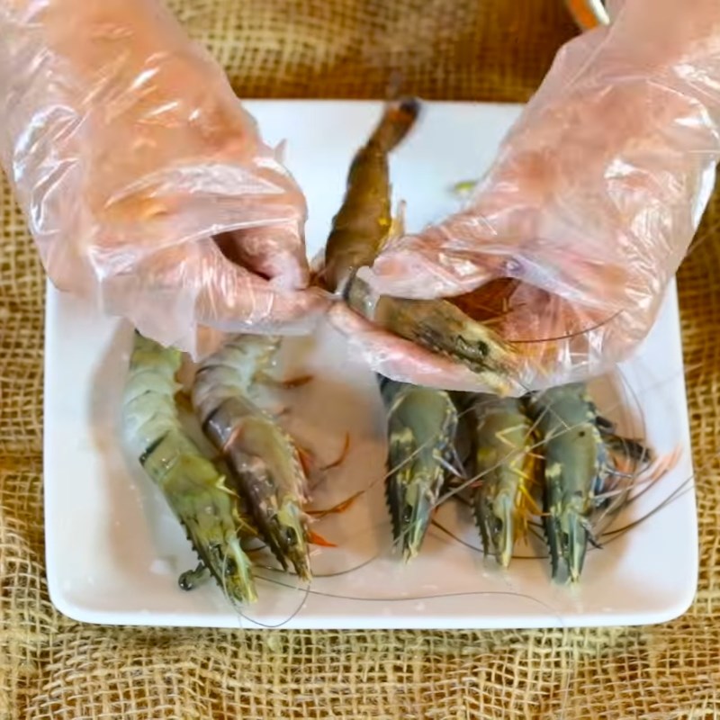 Step 1 Prepare and marinate shrimp Fried golden shrimp