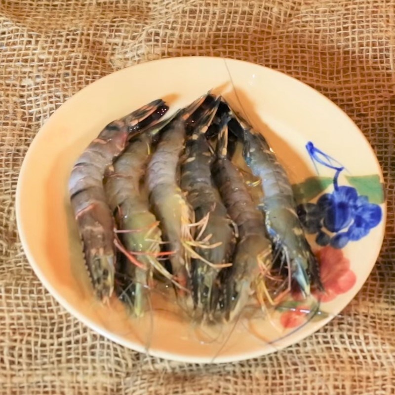 Step 1 Prepare and marinate shrimp Fried golden shrimp