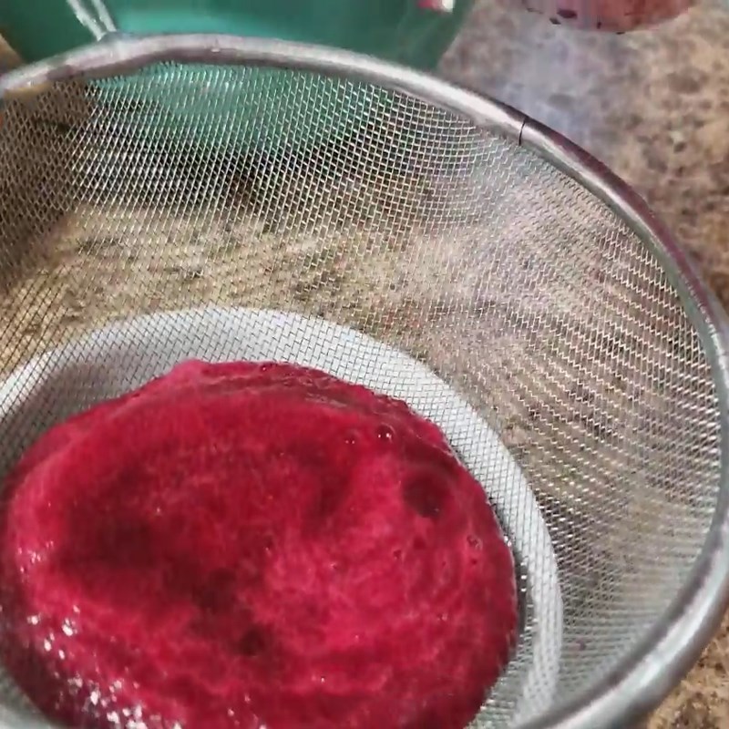 Step 2 Prepare and grind beets Sticky rice with beetroot and mung bean filling