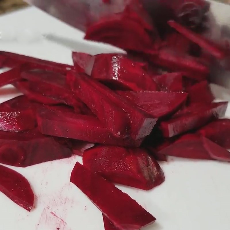 Step 2 Prepare and blend the beetroot Sticky Rice with Beetroot and Mung Bean Filling