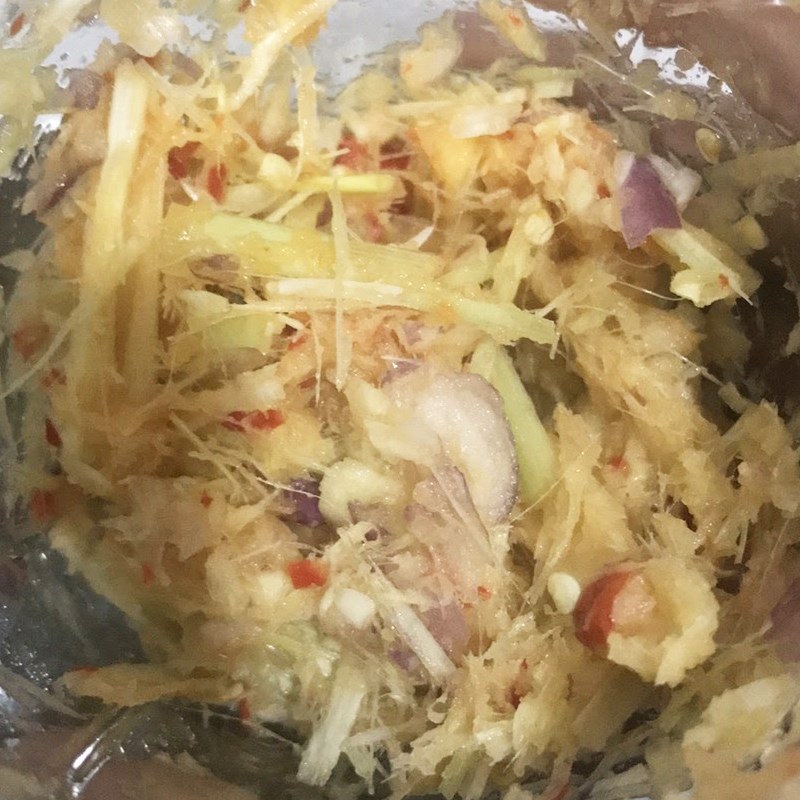 Step 3 Prepare and grind the lemongrass and chili mixture for fermented fish hotpot (recipe shared by users)