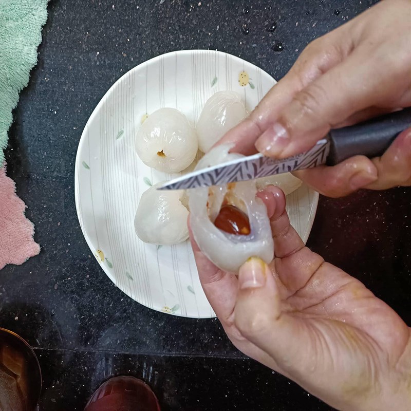 Step 2 Prepare the lychee Lychee peach tea