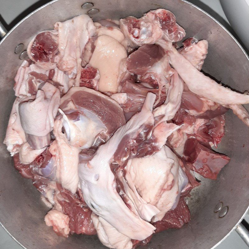 Step 1 Prepare the duck Duck Quang Noodles