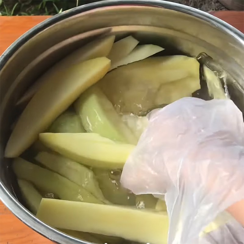 Step 1 Prepare green mango soaked in sugar