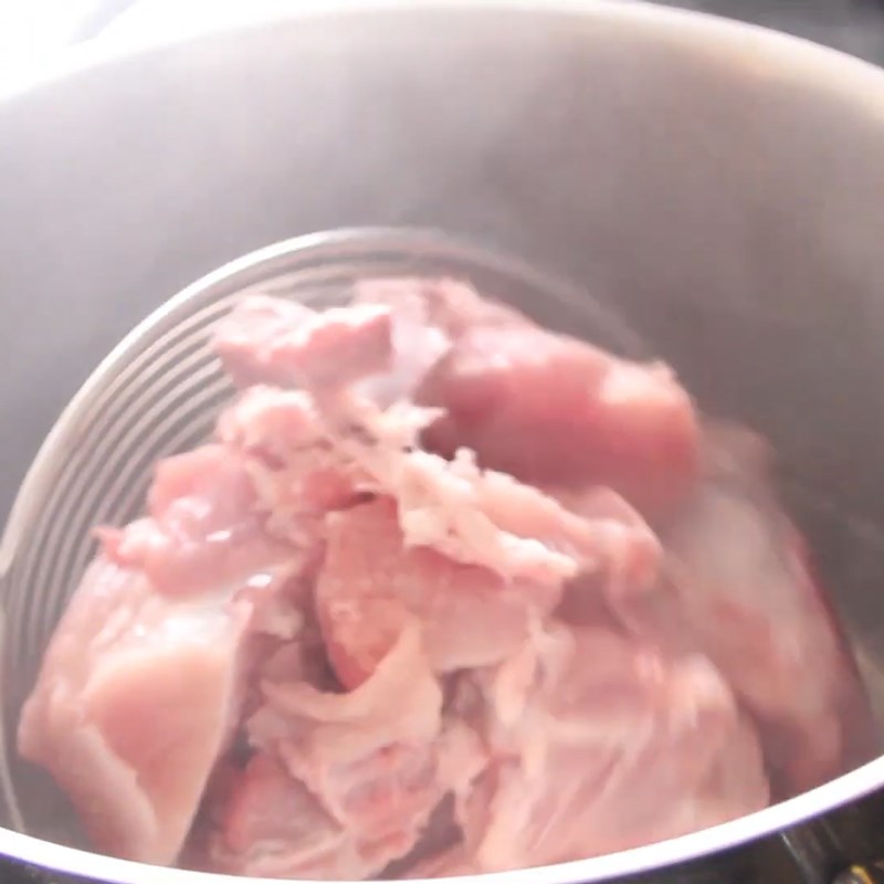 Step 1 Prepare pork bones for Nghệ An pork bone noodle soup