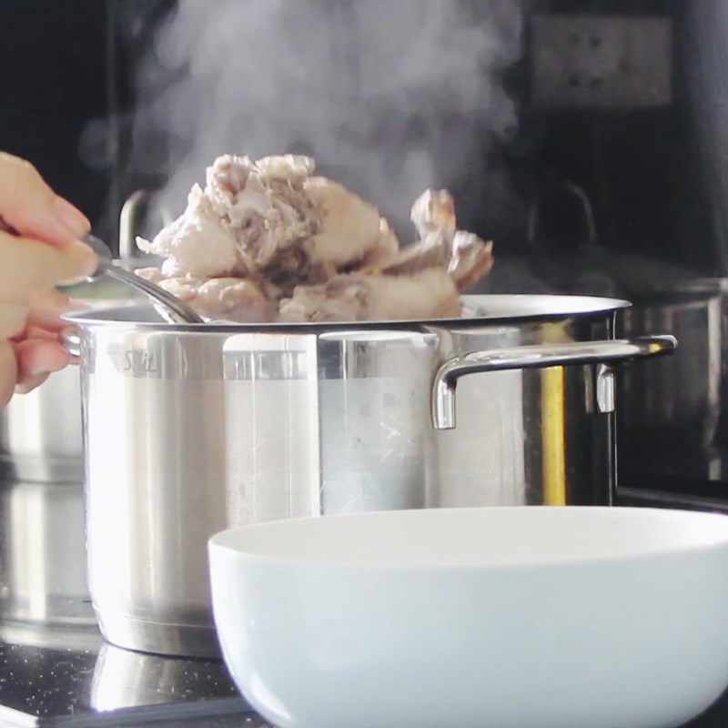 Step 1 Prepare the pork bones Nghệ An noodle soup pork bones