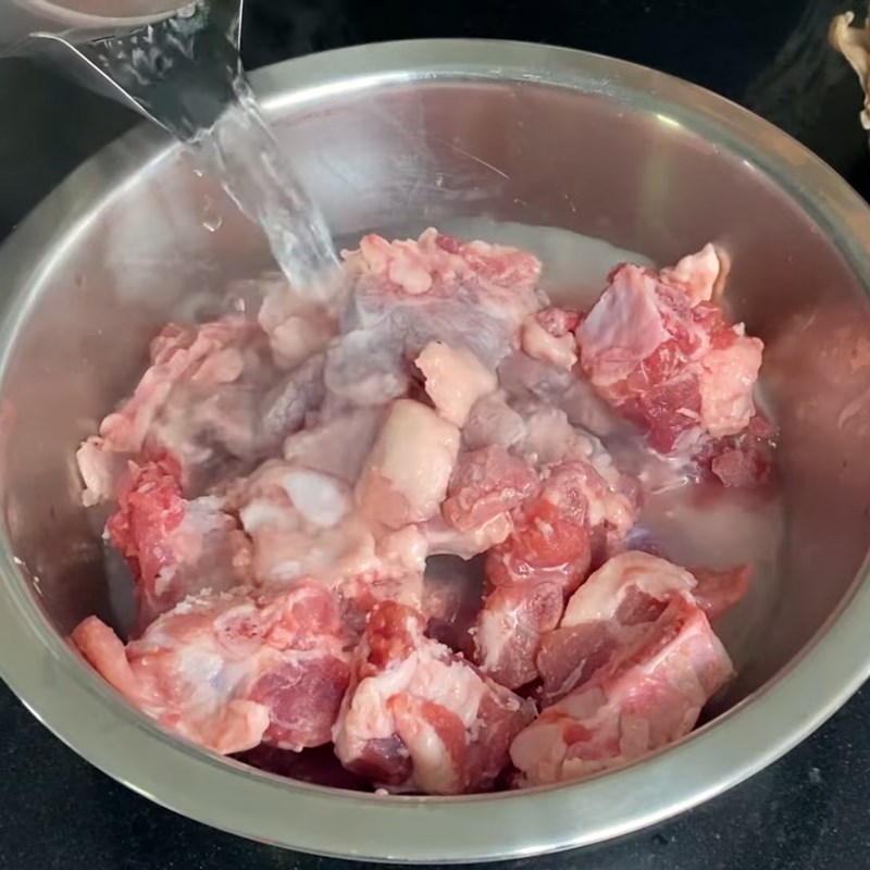 Step 1 Prepare bones and pork ribs for Satay Pork Intestine Noodles
