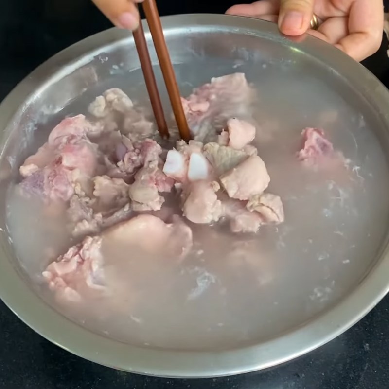 Step 1 Prepare bones and pork ribs for Satay Pork Intestine Noodles