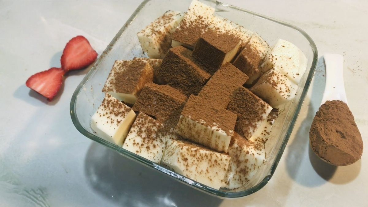 Jelly Yogurt with Gelatin Sheets