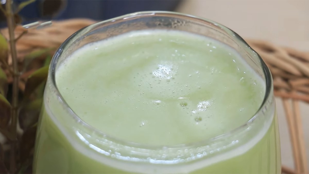 2 Ways to Make Delicious and Nutritious Green Bean Milk Using a Nut Milk Maker 2 Mung bean milk with pandan and coconut
