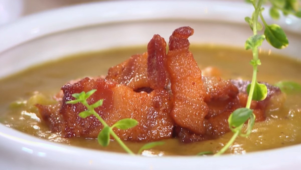 3 ways to cook delicious, smooth, easy-to-make pea soup for babies 2 Pea Soup with Bacon
