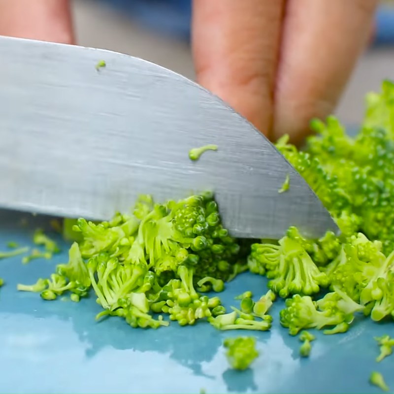 Step 1 Prepare Ingredients for Shrimp and Broccoli Soup