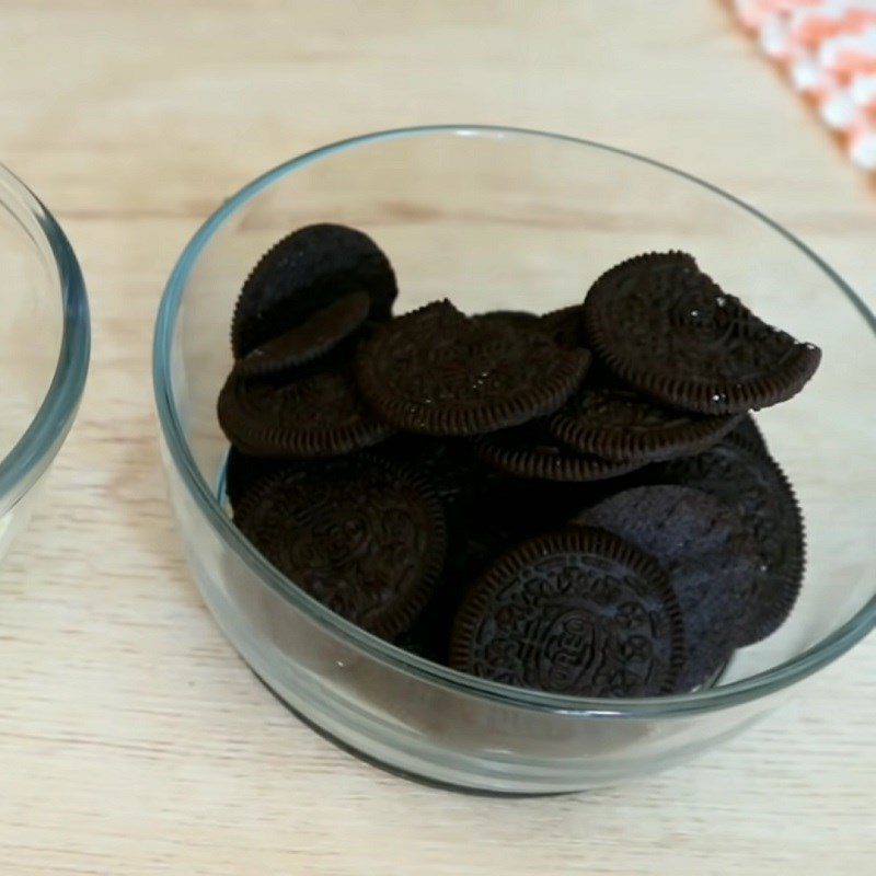 Step 1 Separate Oreo cookies Oreo donuts with cream filling