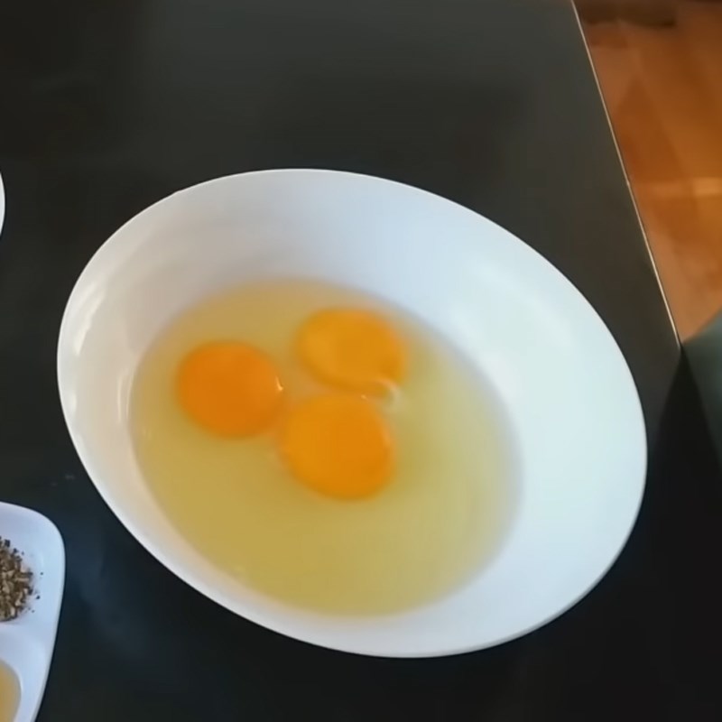 Step 2 Separate and Whisk the Eggs Corn Fried Eggs