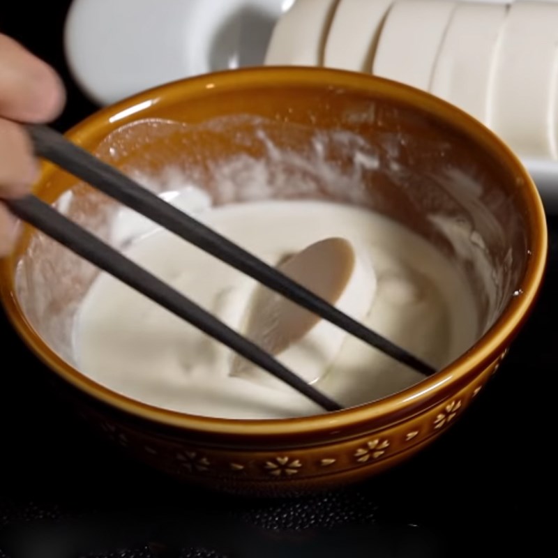 Step 2 Dusting the tofu and frying Fried Tofu with Plum Sauce