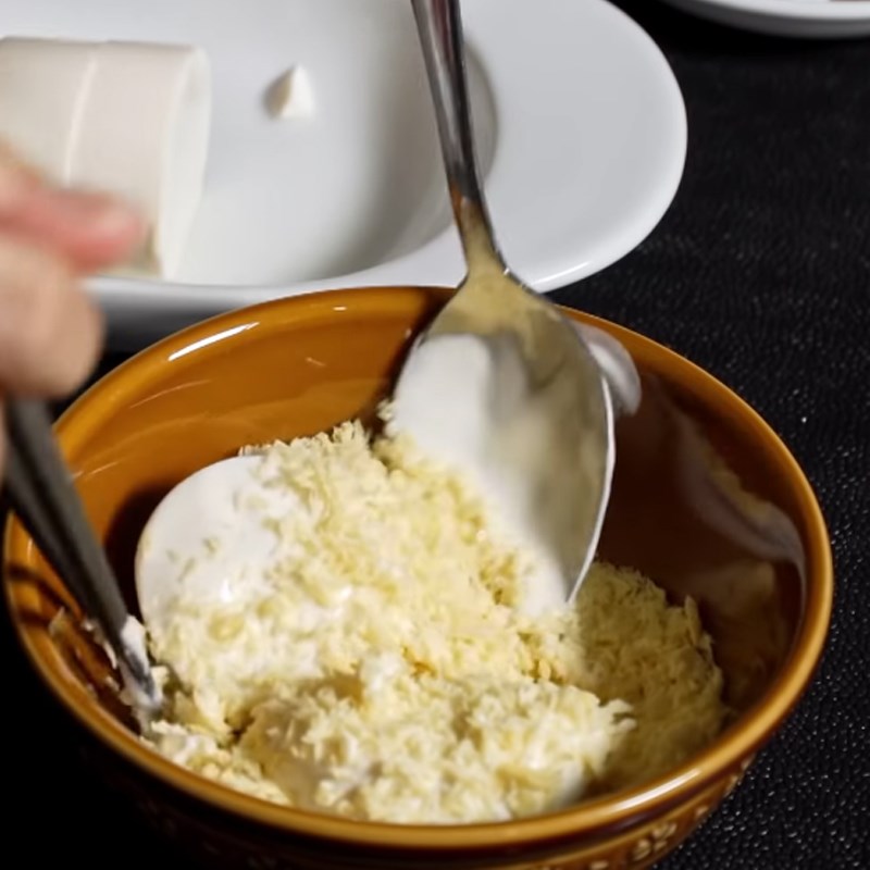 Step 2 Dusting the tofu and frying Fried Tofu with Plum Sauce