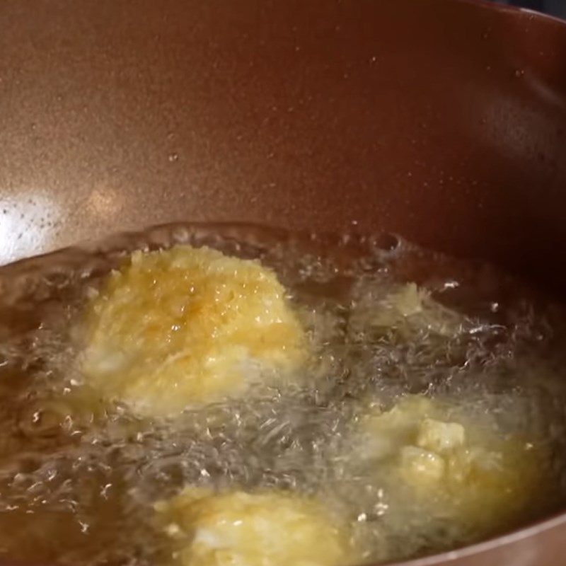 Step 2 Breading and frying tofu Fried tofu with plum sauce