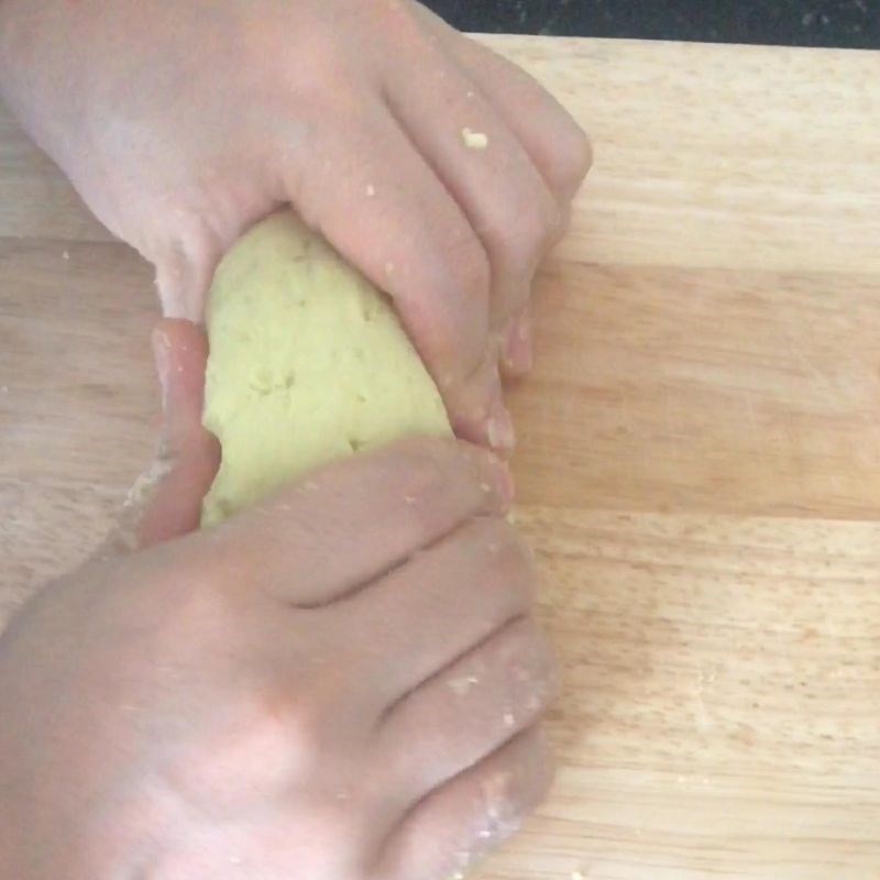 Step 3 Shaping the cake Sweet potato oatmeal cake for weight loss without baking