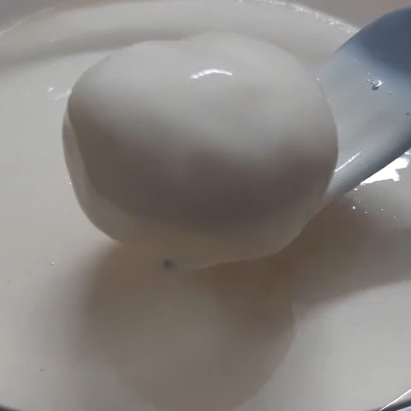 Step 4 Shape the cheese-stuffed potato cake