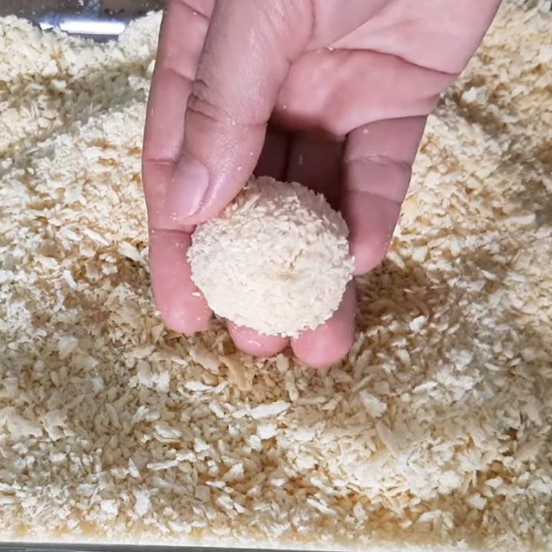 Step 4 Shape the cheese-stuffed potato cake