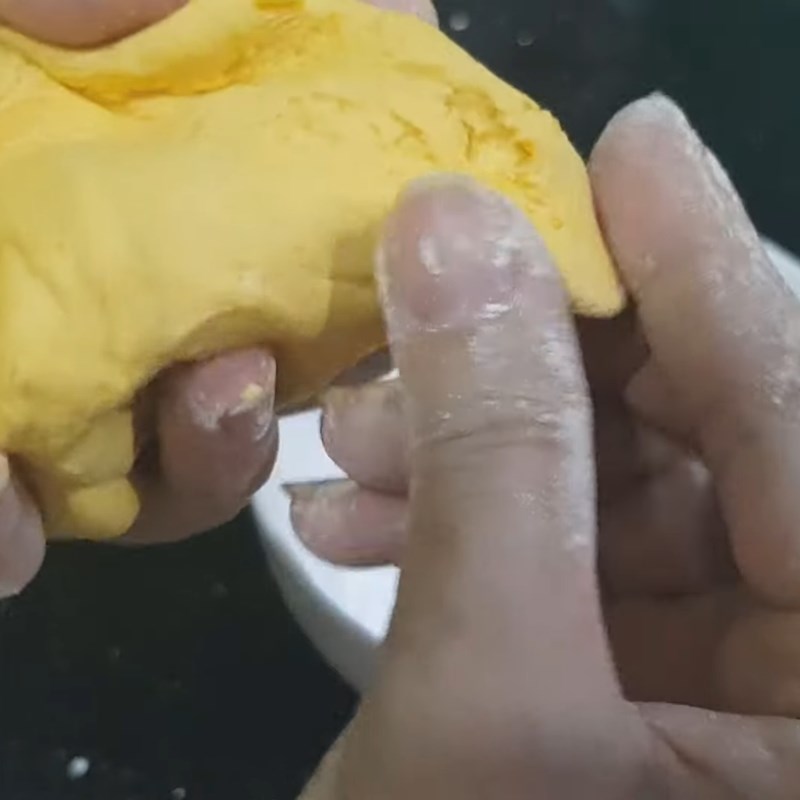Step 3 Shaping tapioca pearls Pumpkin tapioca pearls made from rice flour