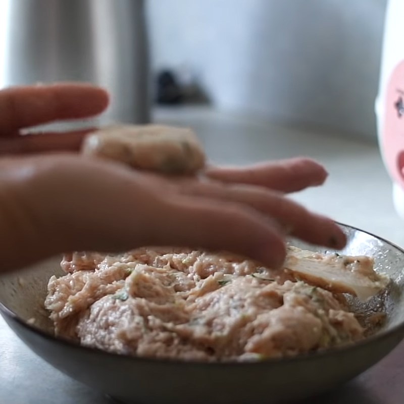 Step 4 Shaping and frying the cakes Thai-style shrimp cake