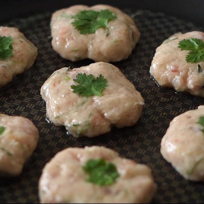 Step 4 Shaping and frying the cakes Thai-style shrimp cake