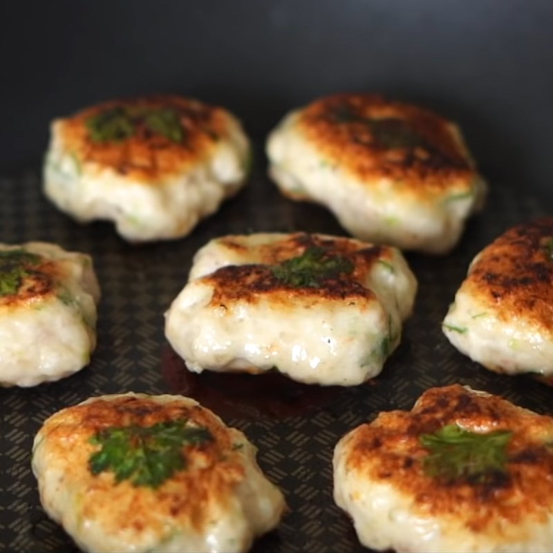 Step 4 Shaping and frying the cakes Thai-style shrimp cake