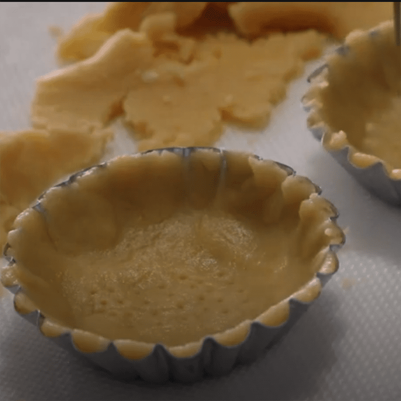 Step 5 Shaping and baking the crust Orange cheese tart