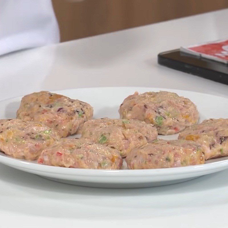 Step 3 Shape the sausage balls for salted egg pork sausage