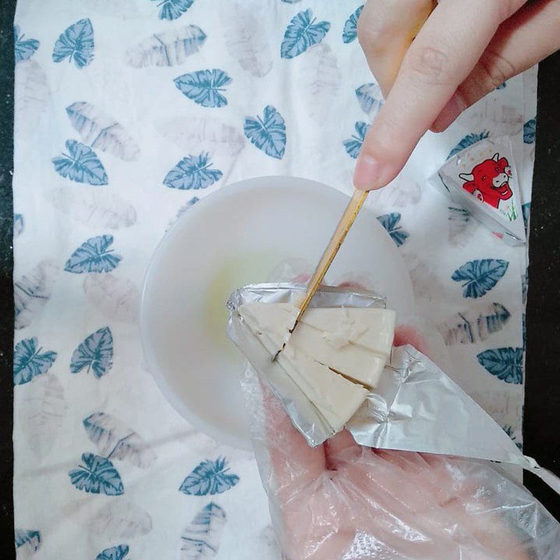 Step 3 Shape chicken balls Cheese chicken cake