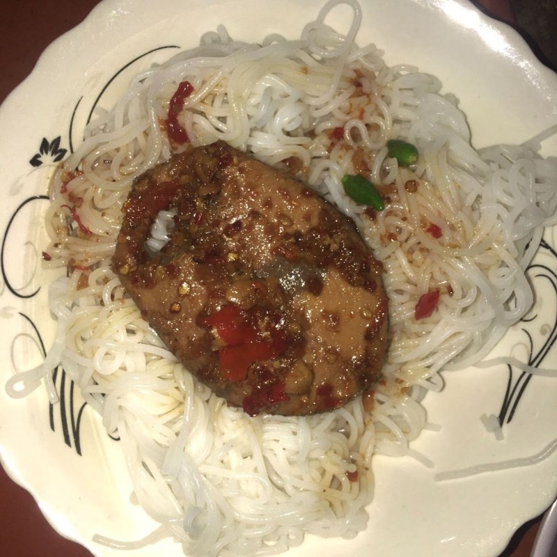 Step 4 Final Product Tuna with Pineapple served with noodles
