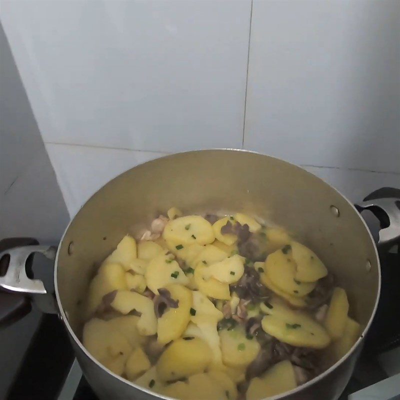 Step 4 Final product Stir-fried potatoes with chicken liver