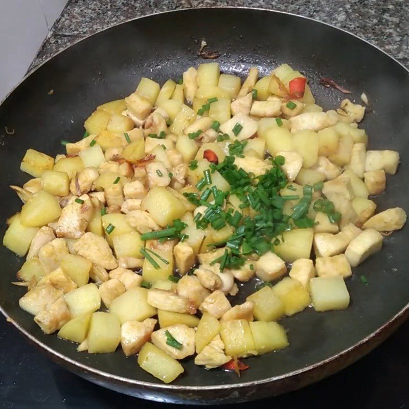 Step 4 Final product Stir-fried potatoes with chicken breast