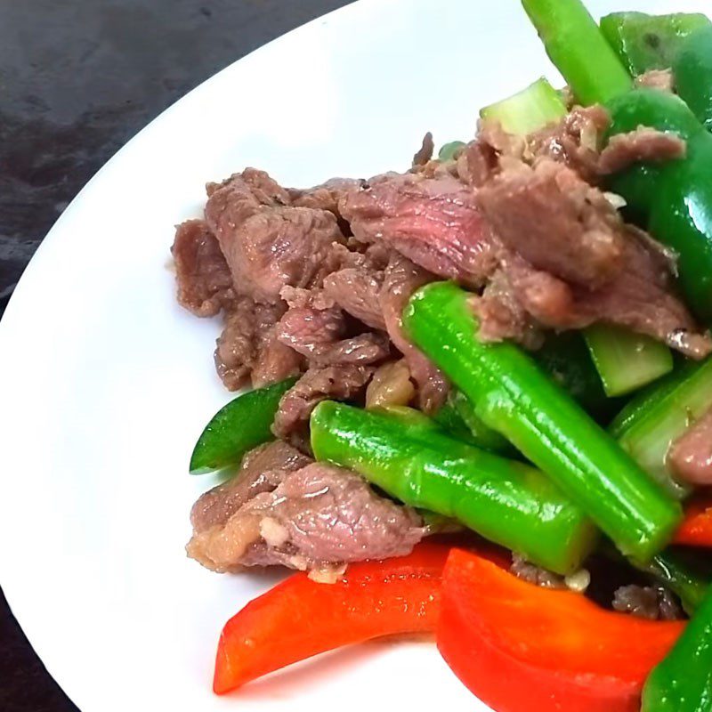 Step 4 Finished Product Stir-fried beef with asparagus and bell peppers