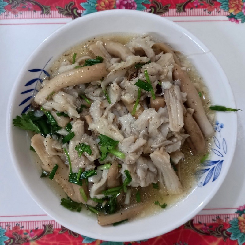 Step 3 Finished product Stir-fried vegetarian mushroom with garlic