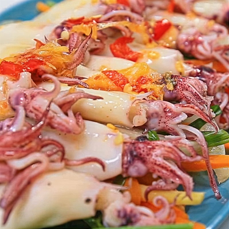 Step 5 Final product of steamed squid with ginger