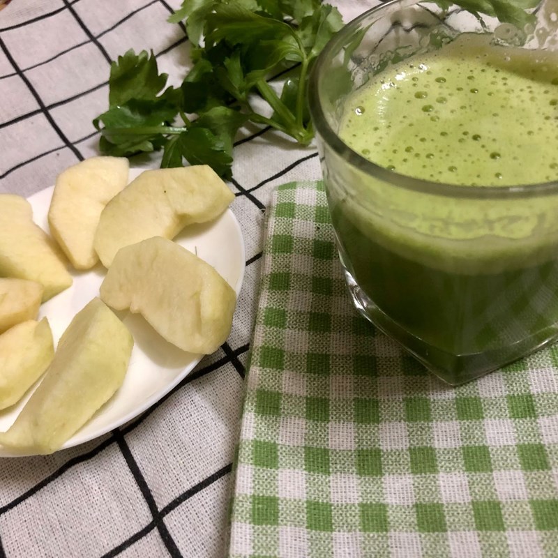 Step 4 Finished product Celery apple juice