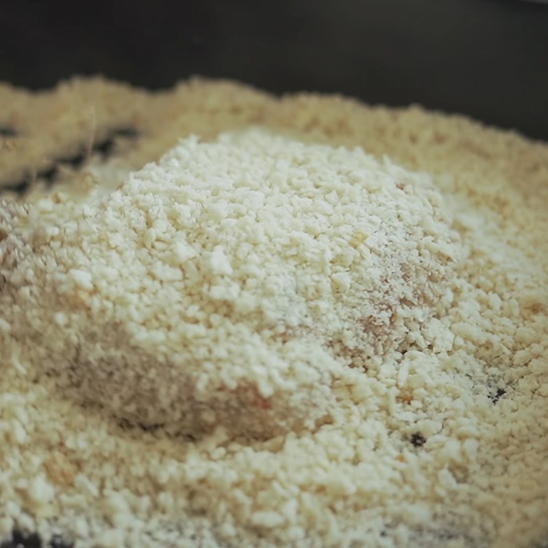 Step 5 Fry the shrimp for fried shrimp sandwich