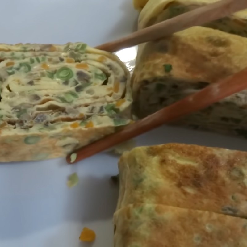 Step 5 Final product Colorful rolled eggs fried