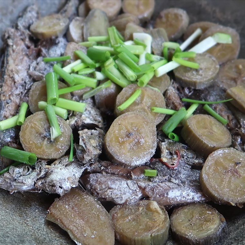 Step 4 Finished product of mackerel simmered with green bananas