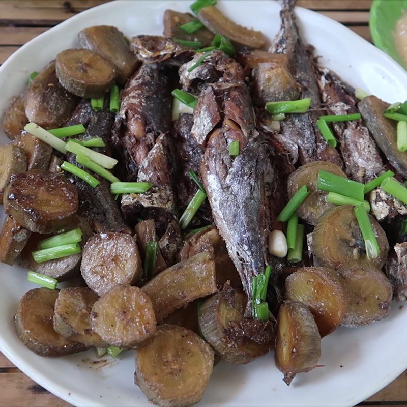 Step 4 Finished product of mackerel simmered with green bananas