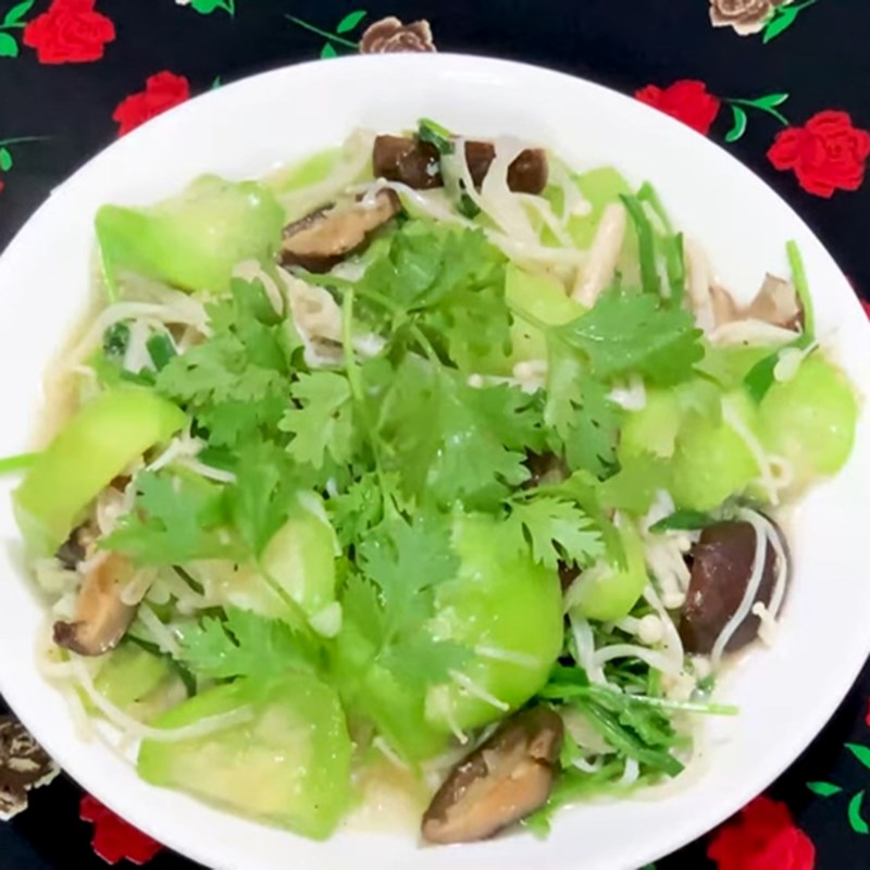 Step 3 Final product Enoki mushrooms stir-fried with loofah