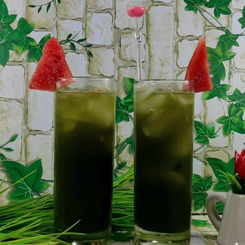 Step 3 Finished product of spinach, pineapple, and watermelon juice