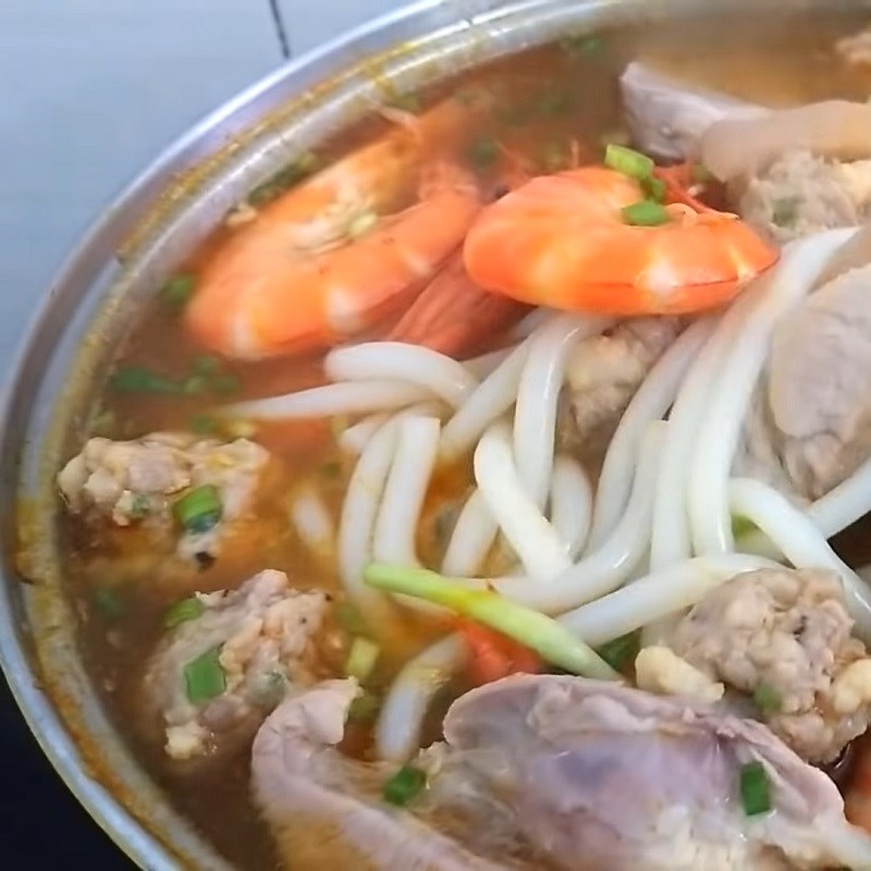 Step 5 Final product of shrimp and pork leg noodle cake