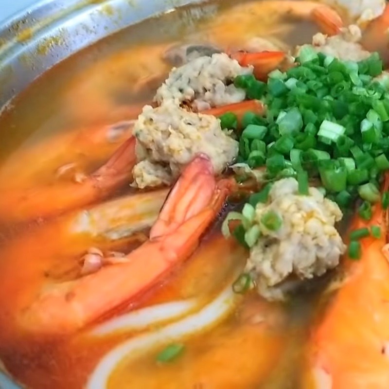 Step 5 Final product of shrimp and pork leg noodle cake