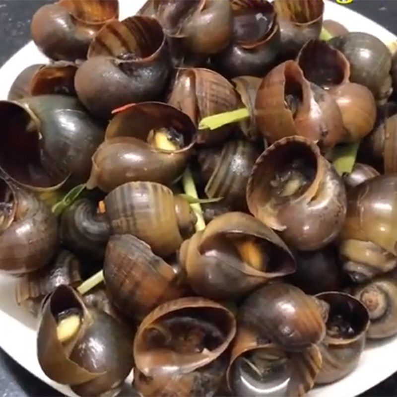 Step 5 Final product Steamed snails with lemongrass and coconut milk