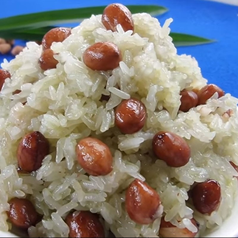 Step 5 Final Product Sticky Rice with Peanut and Pandan Leaves