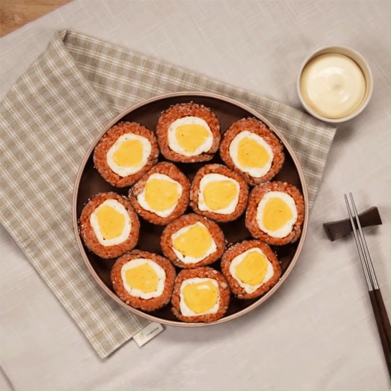 Step 5 Final Product Fried Egg Spicy Meat Kimbap